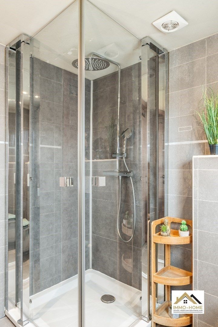 Ruime gerenoveerde woning met ruime grond!  foto 18