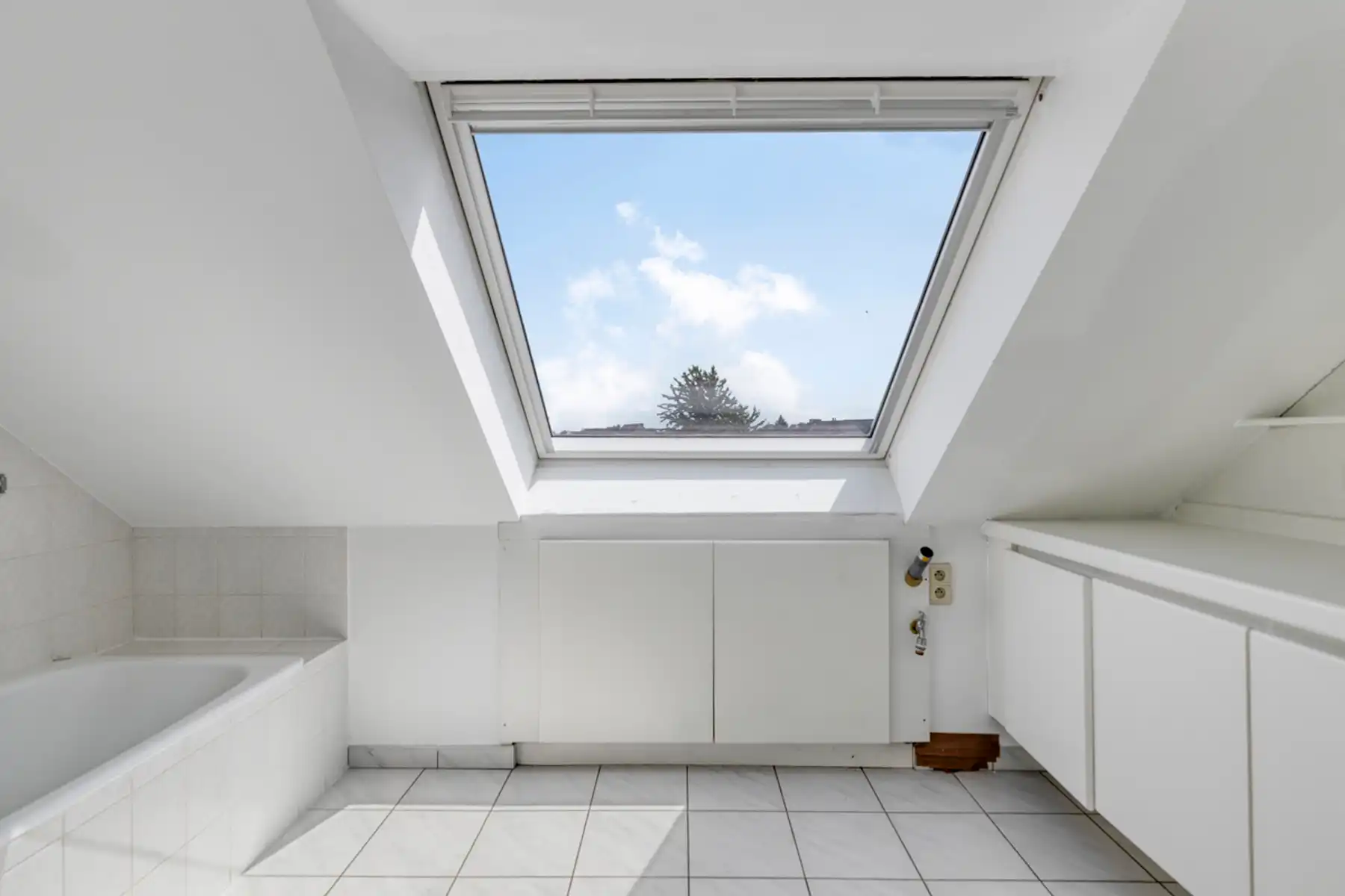 Instapklaar appartement in een groene omgeving met garage foto 7