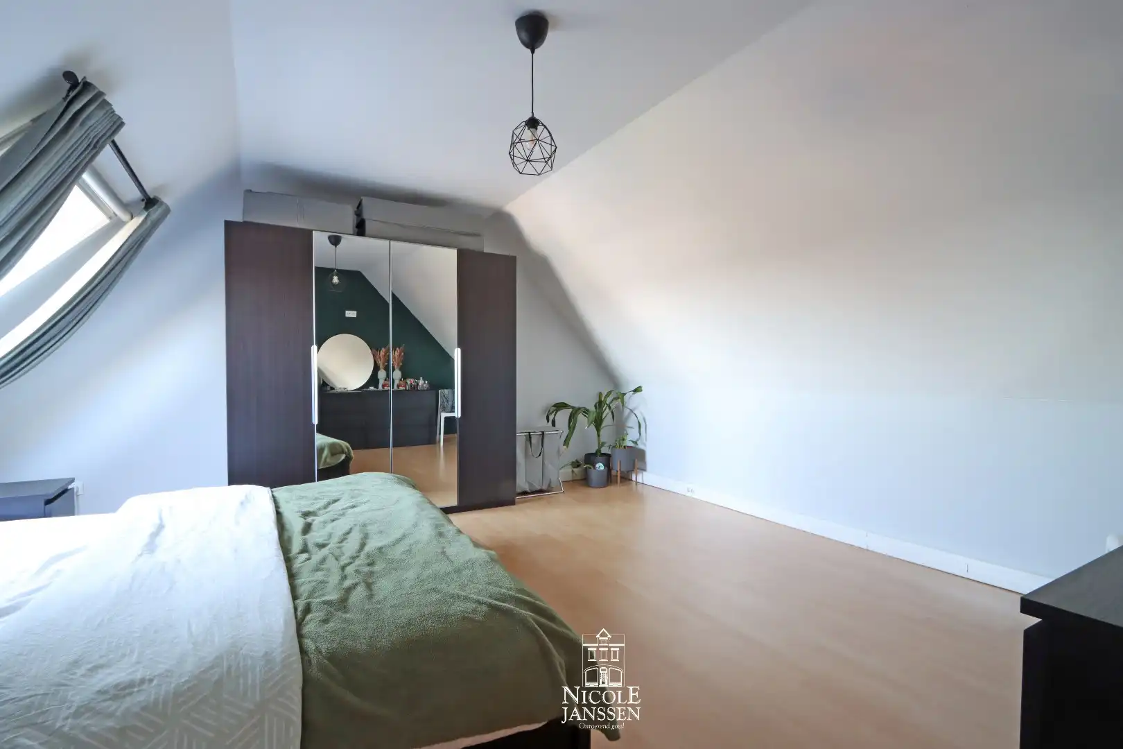 Verzorgd, instapklaar duplex-appartement met twee ruime slaapkamers en garagebox foto 15