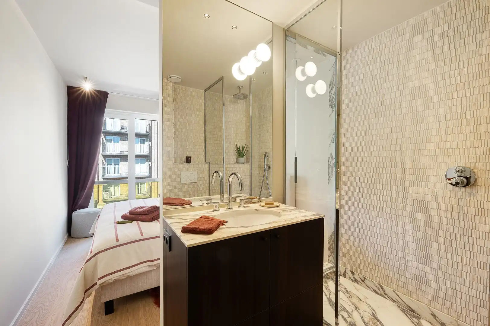 Prachtig gerenoveerd appartement nabij het centrum en de zee met open zichten. foto 24
