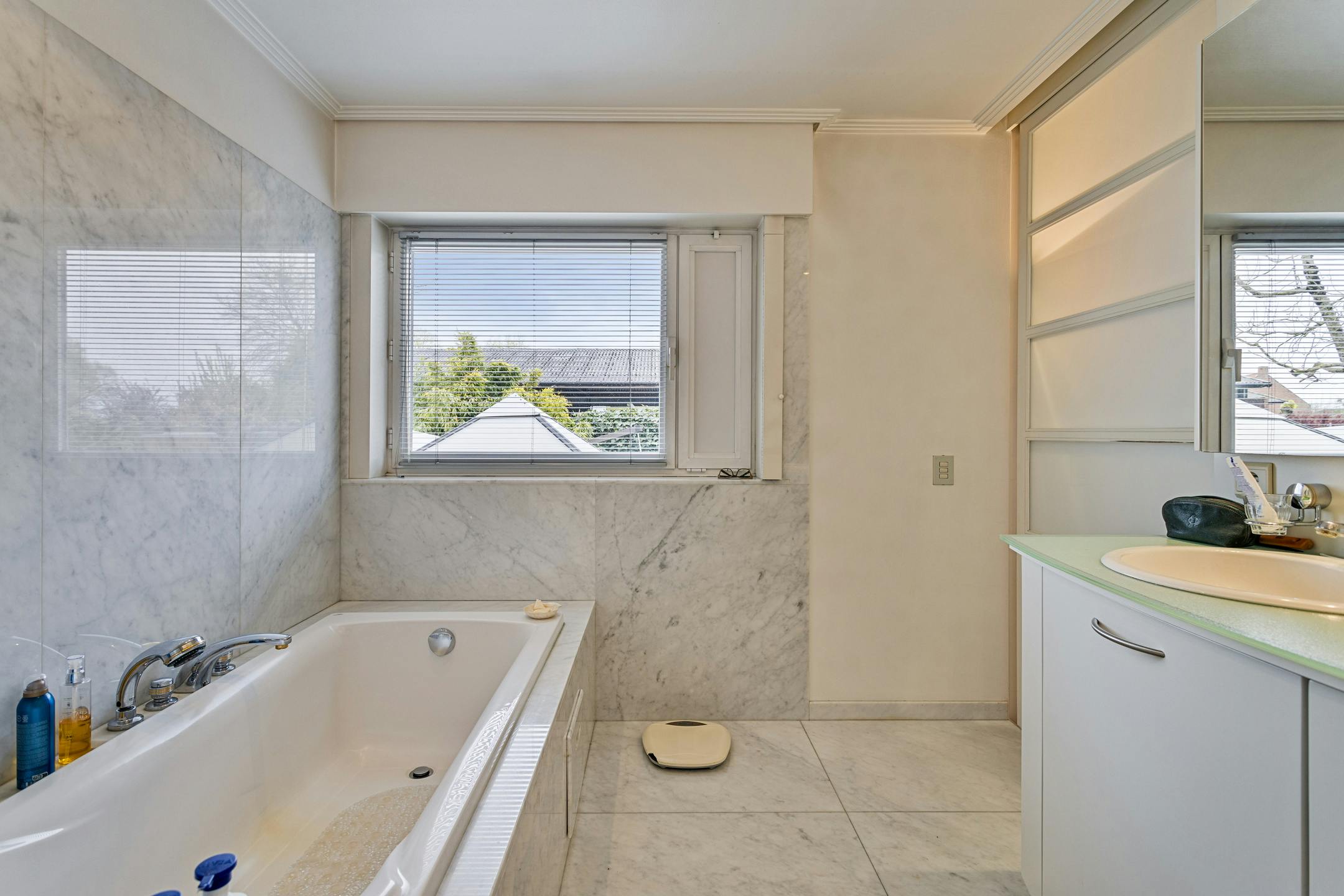 Uitzonderlijke eigendom: woonst met loods op toplocatie foto 13