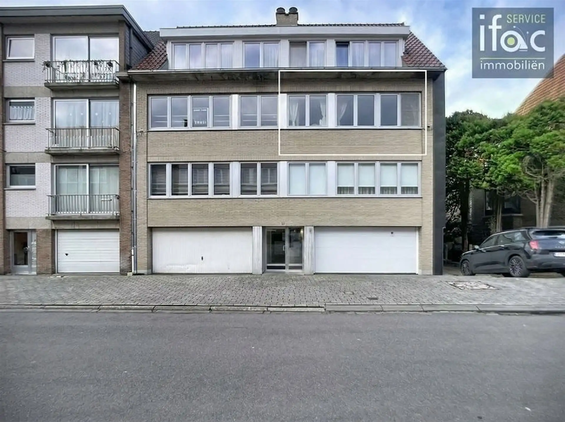 Appartement met twee slaapkamers en parkeerplaats foto {{pictureIndex}}