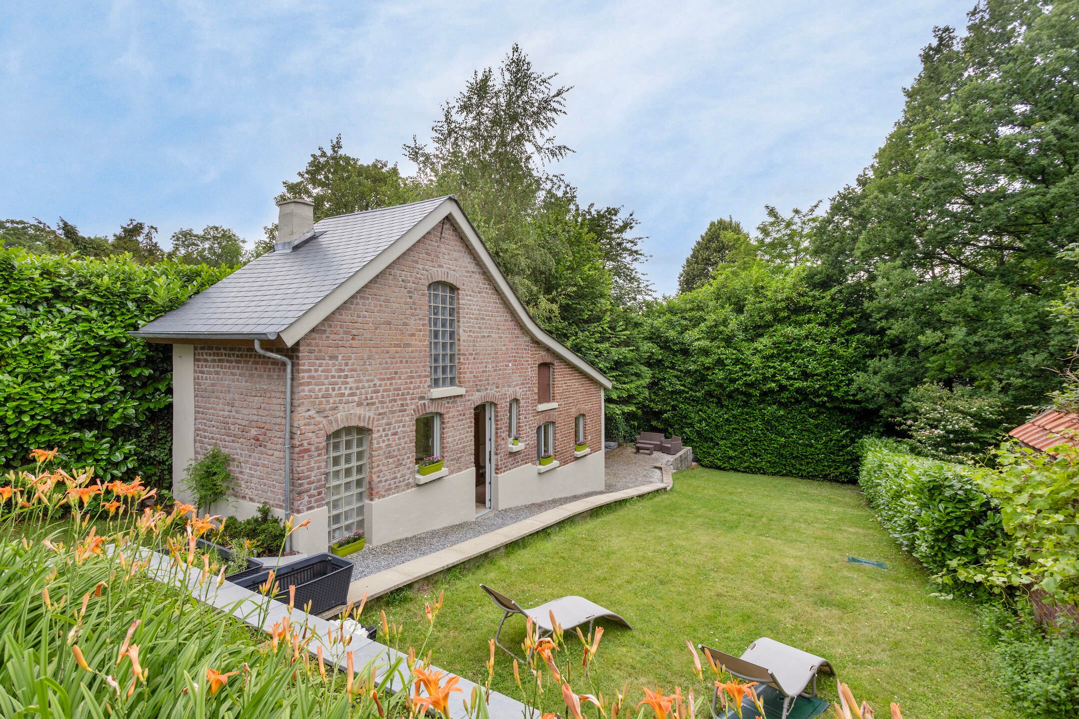 Driegevelwoning met apart concierge-huis en prachtige tuin foto 19