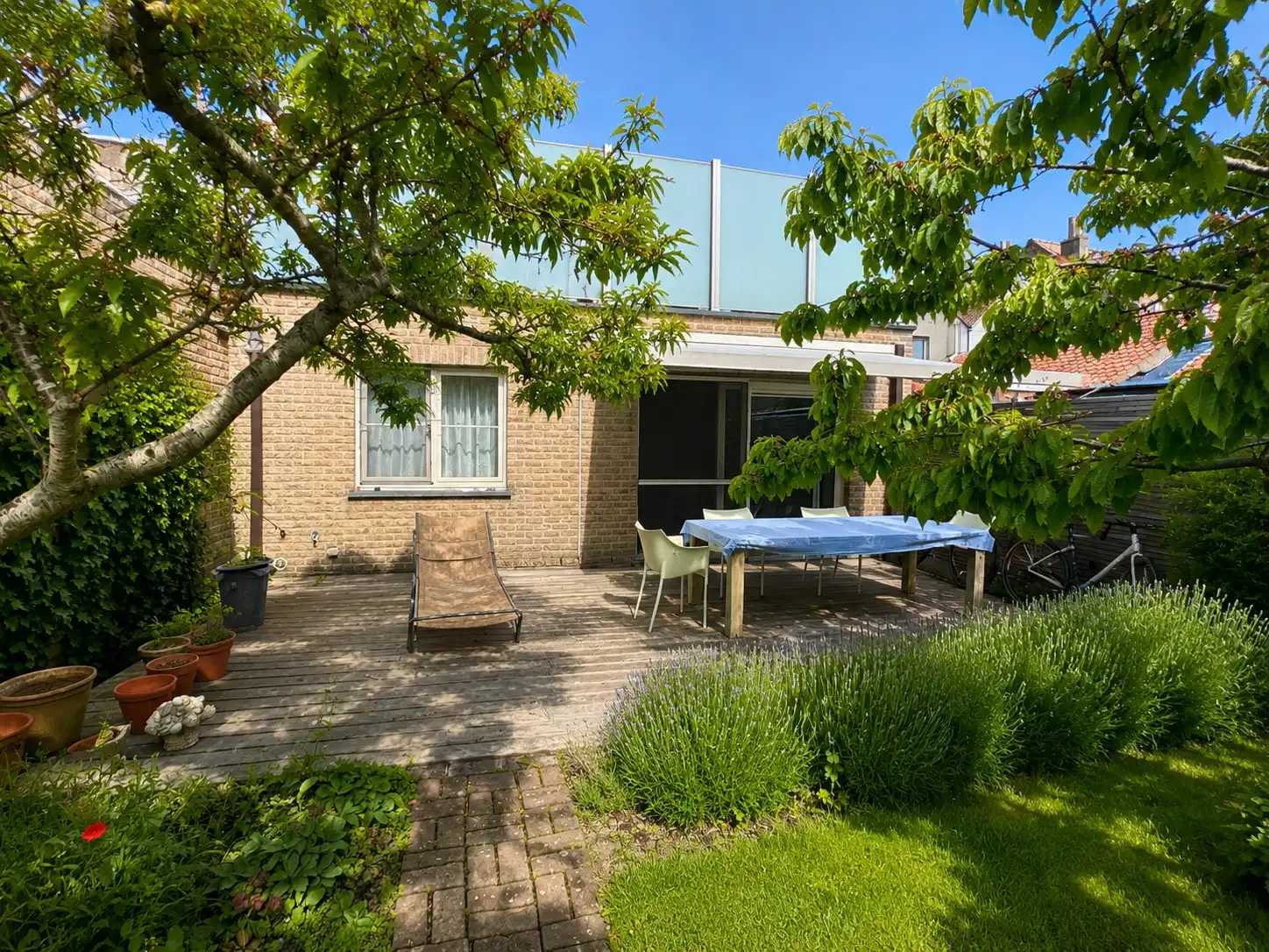 Stijlvol gelijkvloers appartement met private tuin nabij zee in De Haan. foto 15