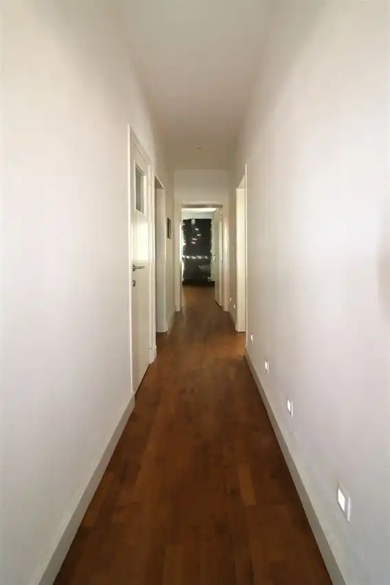 Ruim handelspand met groto visibiliteit en parkeermogelijkheden voor de deur foto 9