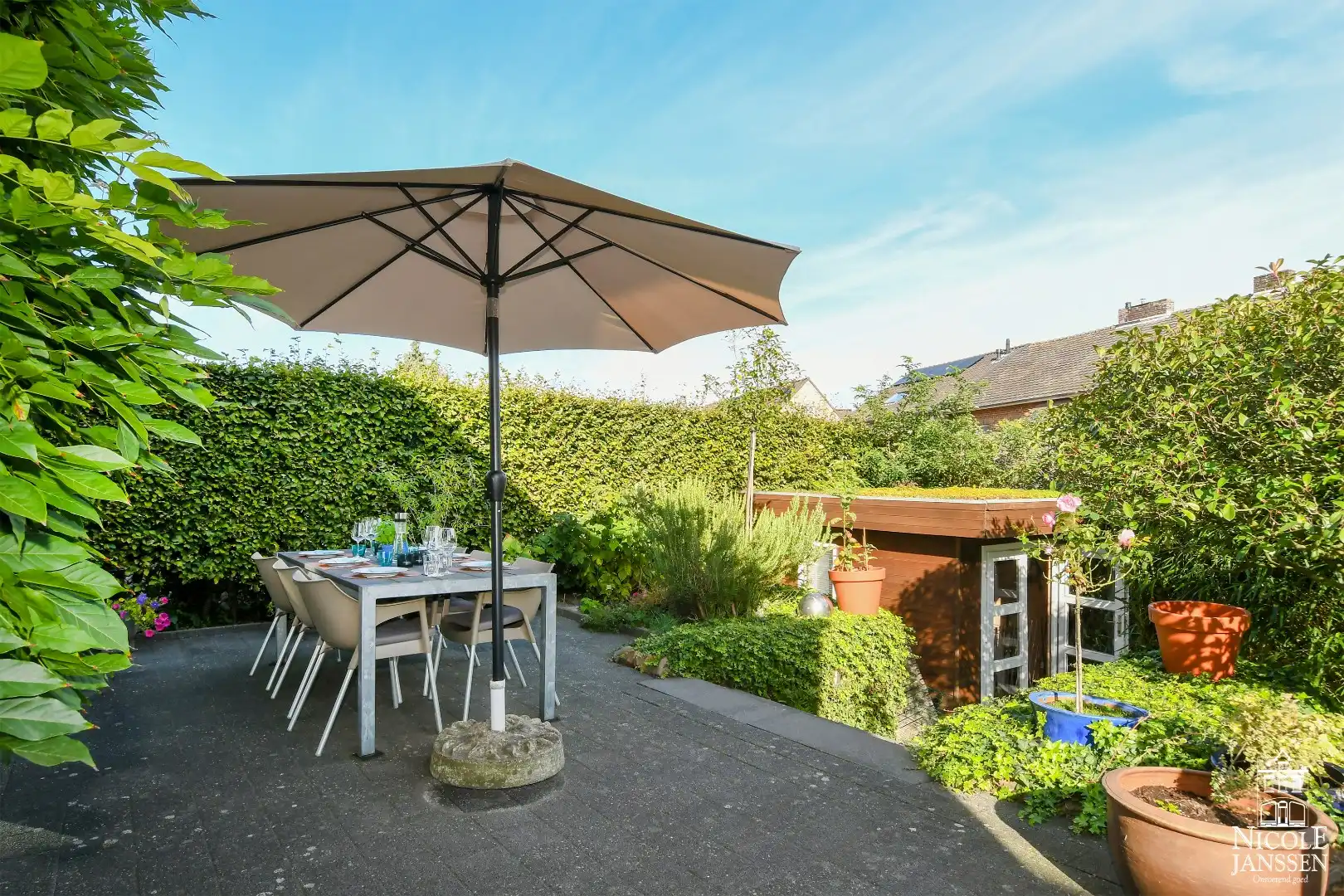 Instapklaar en ruim ingedeeld woonhuis met tuin foto 25