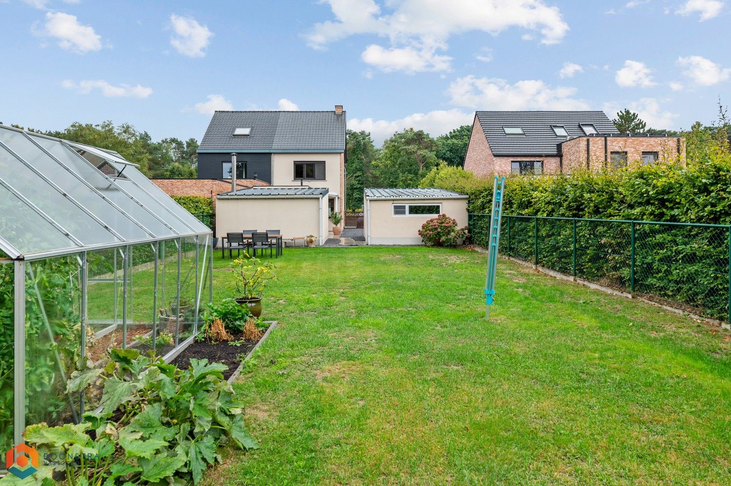 Verzorgde woning met 2 slpkrs, leuke tuin en garage foto 22