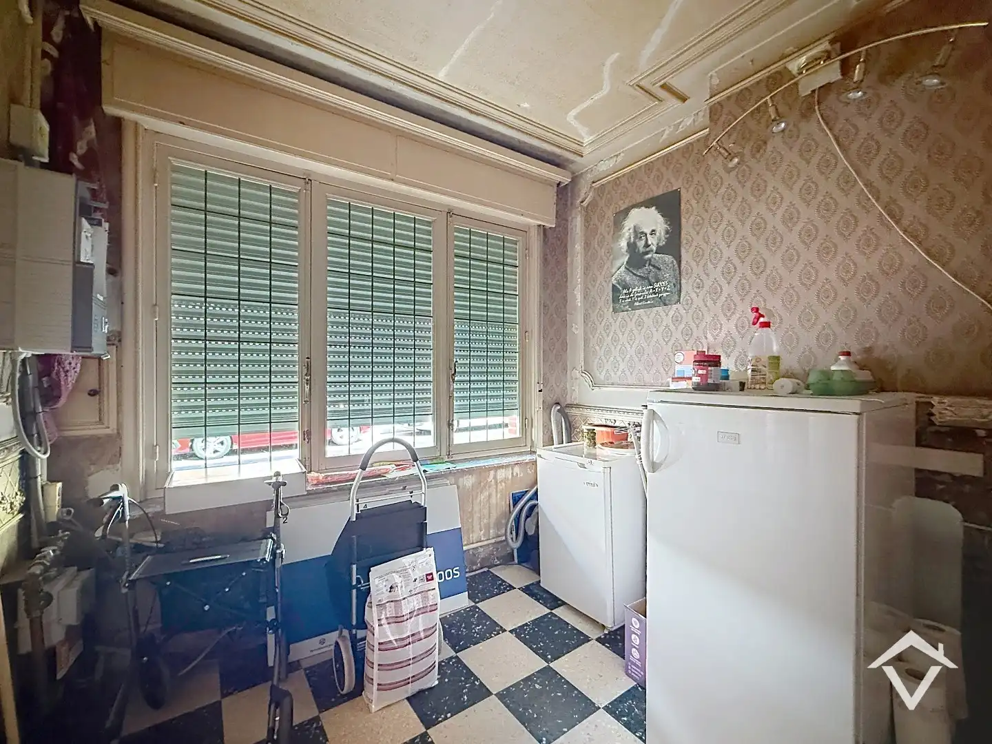 Te renoveren rijwoning met tuin, 3 slaapkamers te centrum Roeselare foto 4