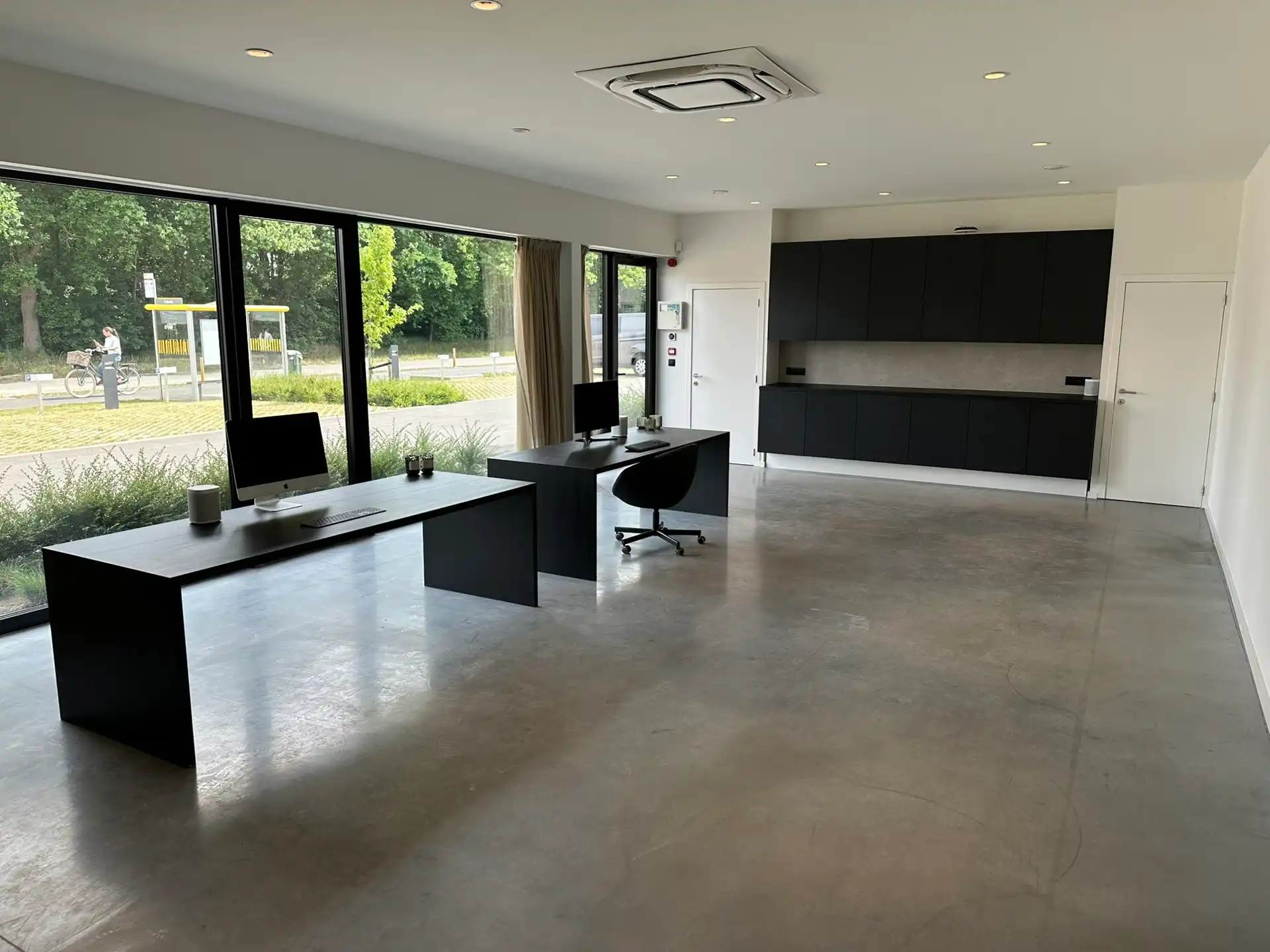 Gelijkvloers kantoor te huur in Stabroek foto 3