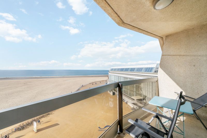 Subliem gerenoveerde studio met panoramisch zeezicht EN terras foto 3