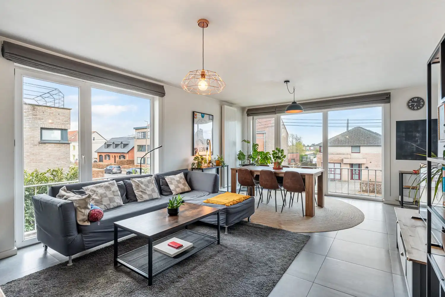 Gerenoveerd en lichtrijk appartement met 2 mooie slaapkamers, een ruim terras en een garagebox te Herent! foto 3