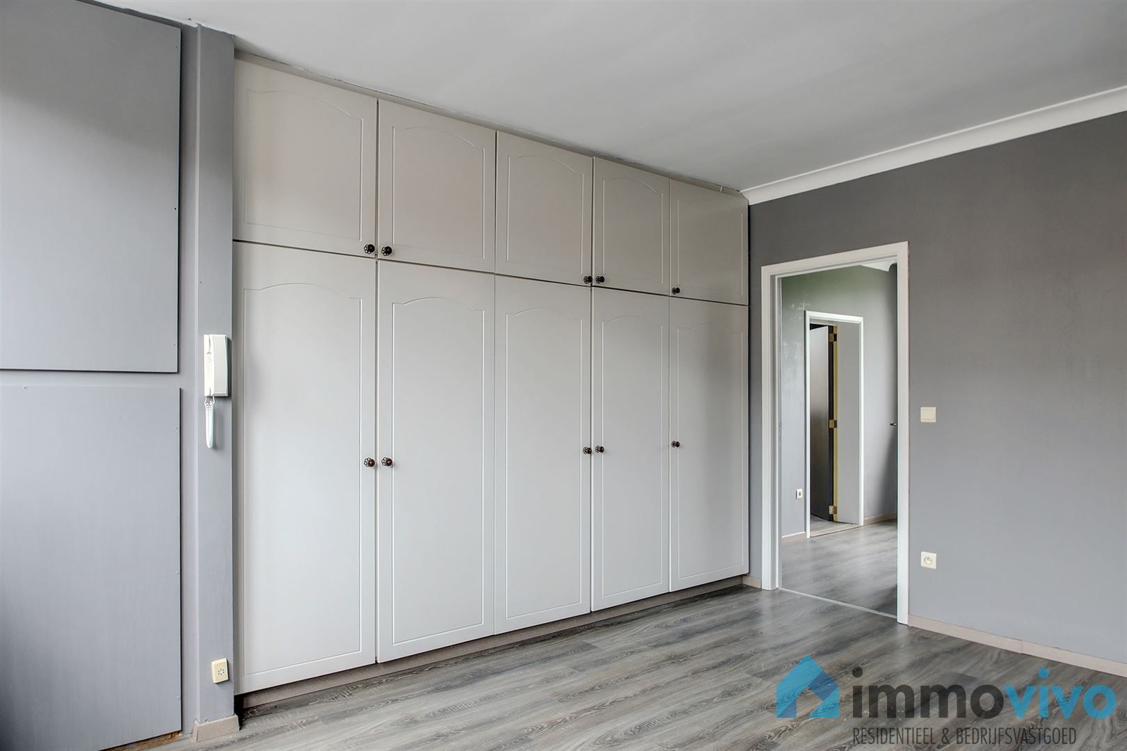 Appartement met binnenplaats en kantoor of tweede appartement met tuin. foto 15