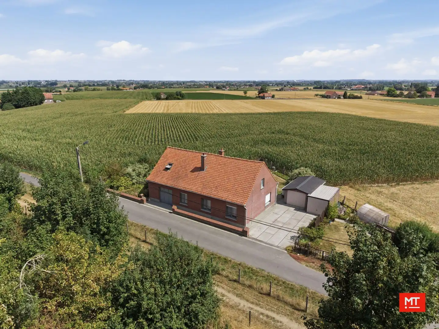 Hoofdfoto van de publicatie: Te renoveren alleenstaande woning op een landelijke locatie in Wijtschate