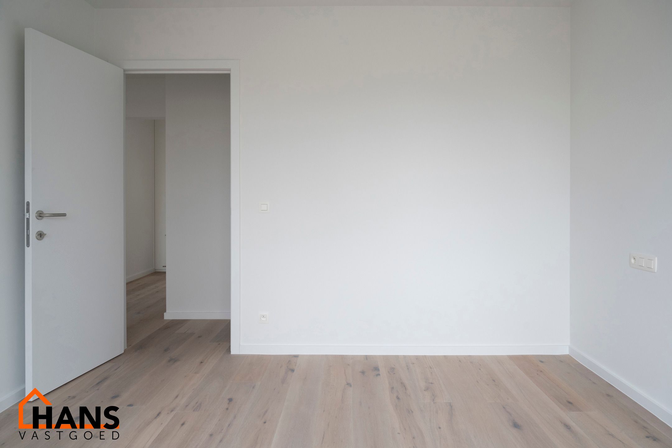 Gerenoveerd appartement met 2 slaapkamers foto 5