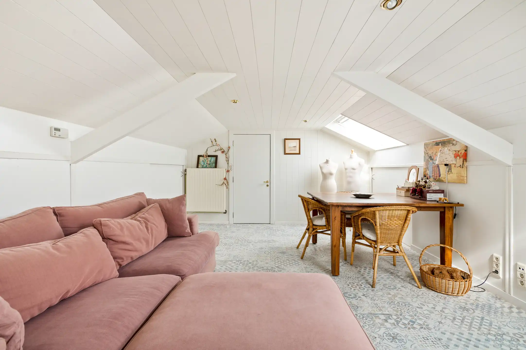 Mooie open bebouwing met knappe tuin in een rustige woonwijk foto 13