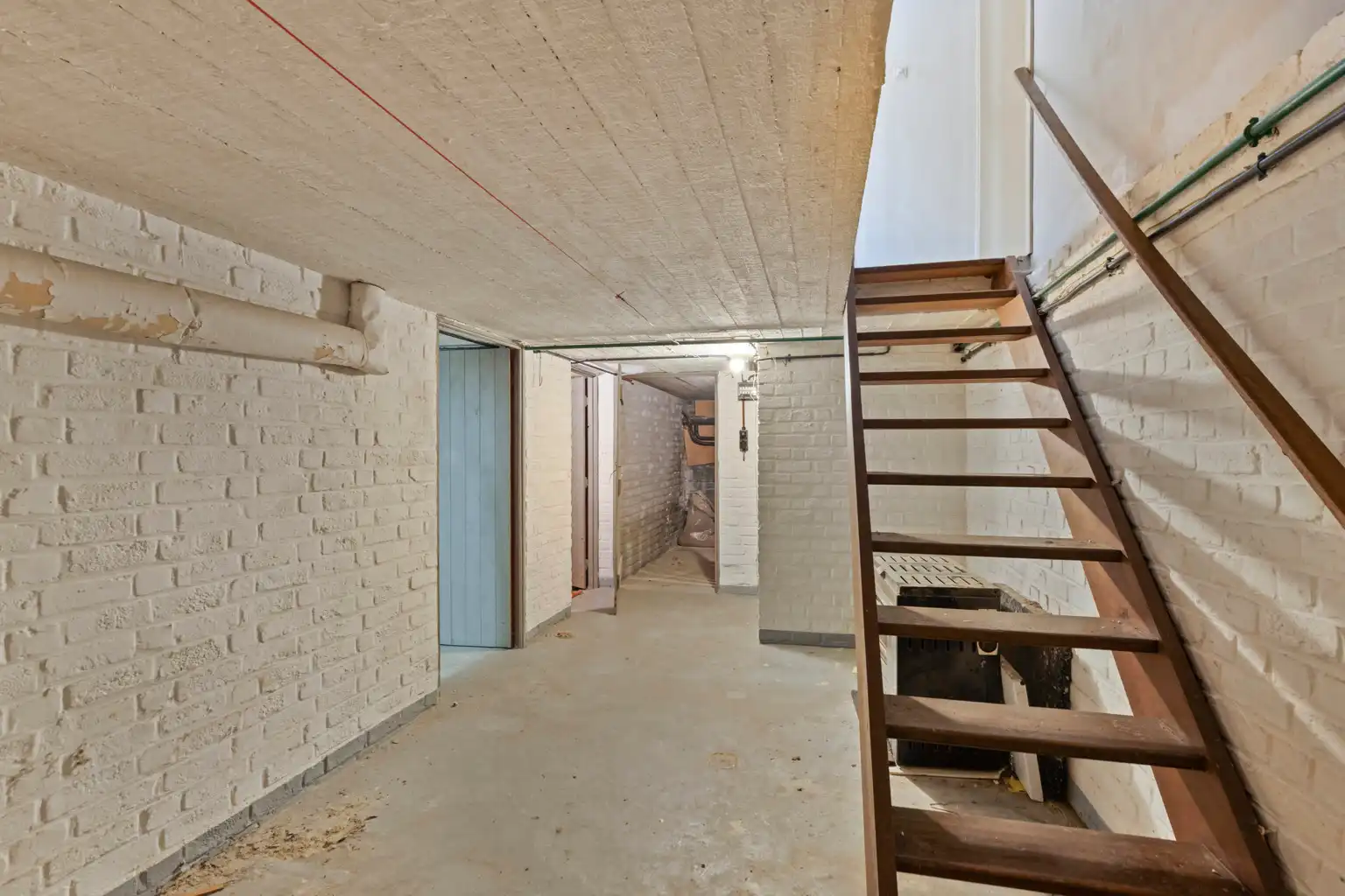 WONING MET TUIN IN DOODLOPENDE STRAAT foto 23