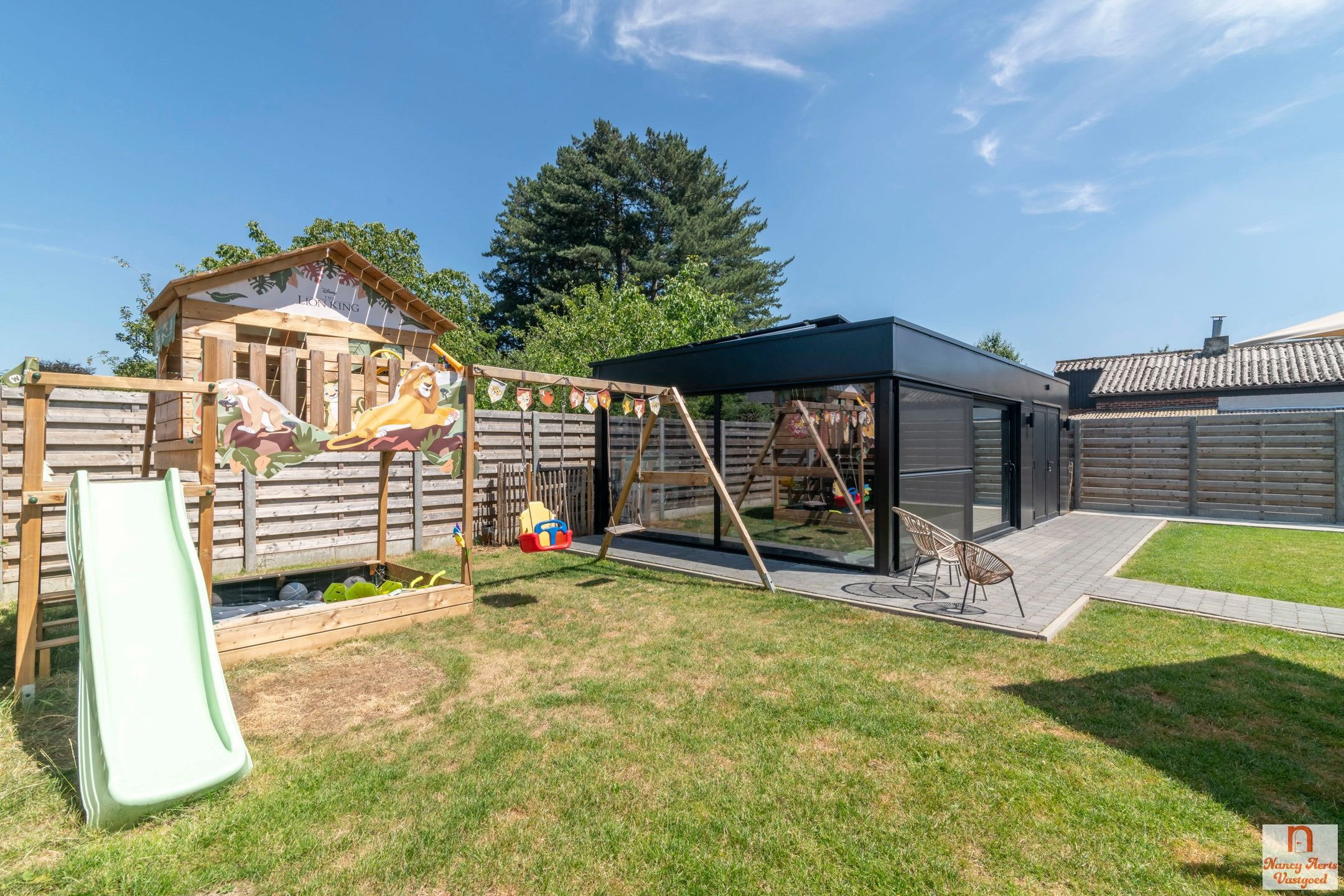 Volledig gerenoveerde woning met bijbouw en grote tuin foto 31