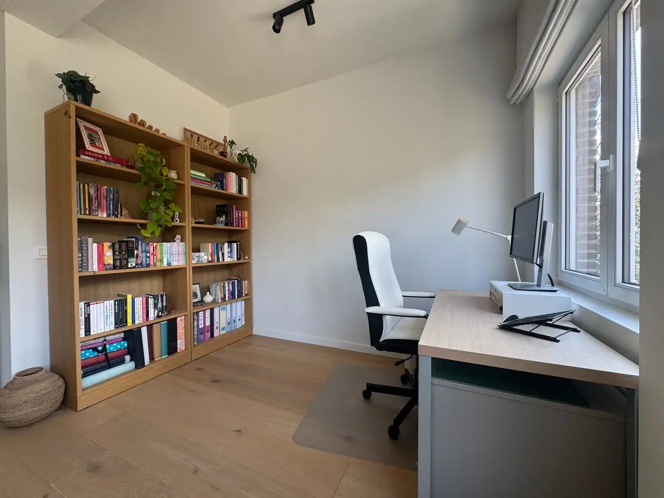 Gerenoveerd 2-slaapkamerappartement met terras en ochtendzon in Borgerhout foto 5