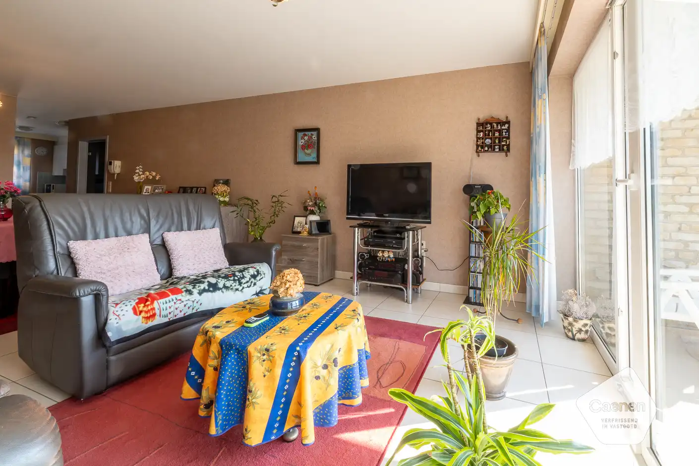 Ruim woonappartement in goede staat foto 33