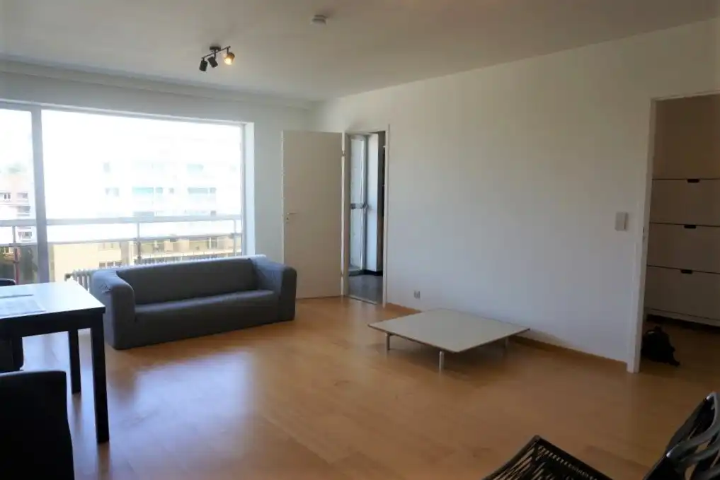 Deels gemeubeld appartement met garagebox en kelder foto 2