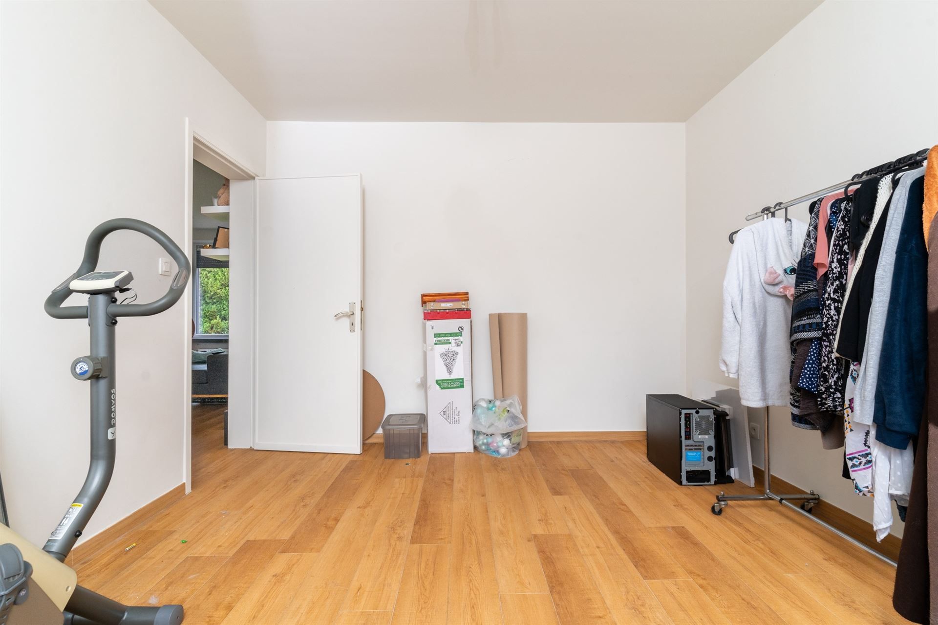 Gelijkvloers app met tuin, garage en carport! foto 10