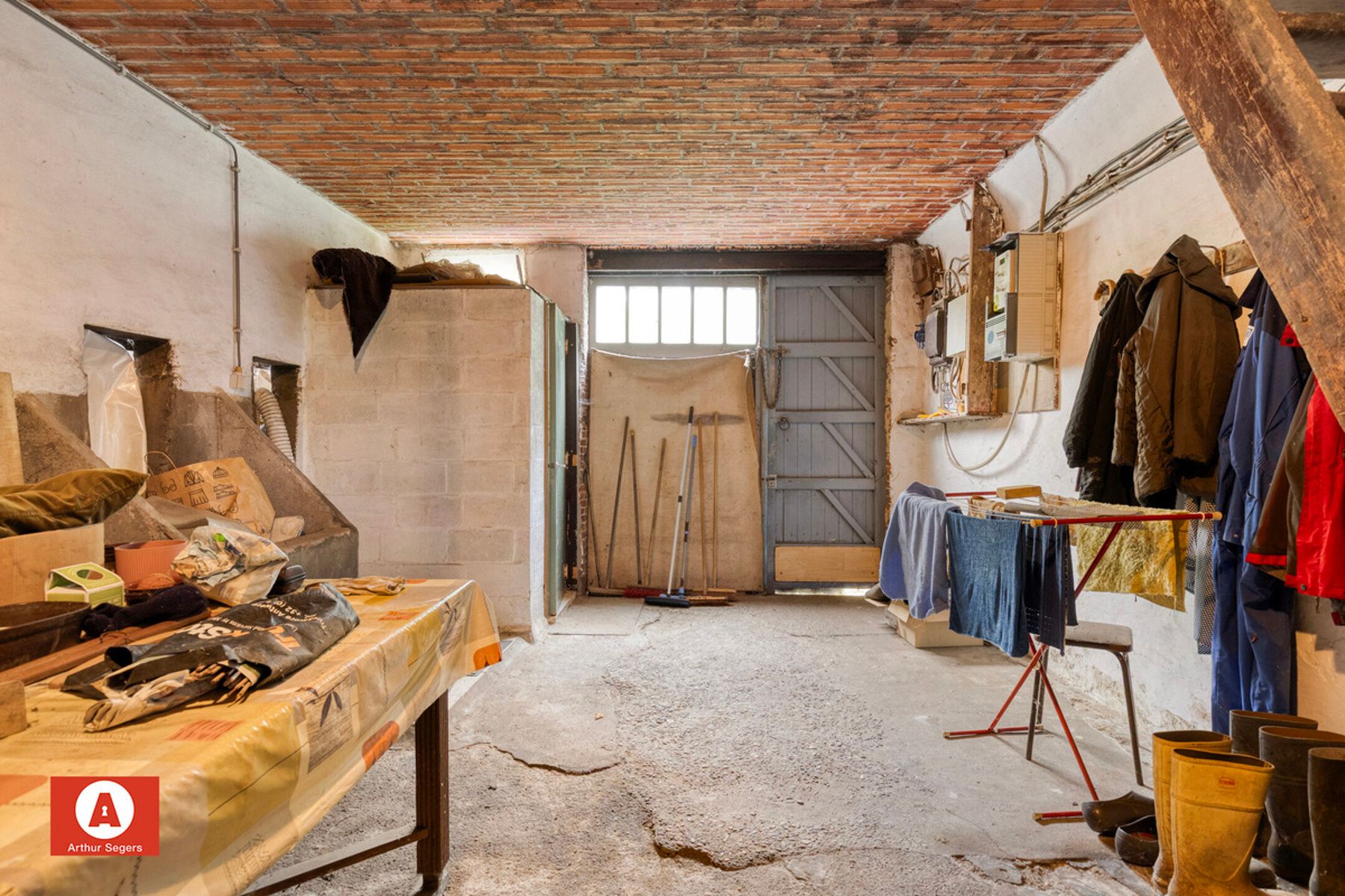 Uniek gelegen hoeve met bijgebouwen en weiland op 1,49 ha foto 12