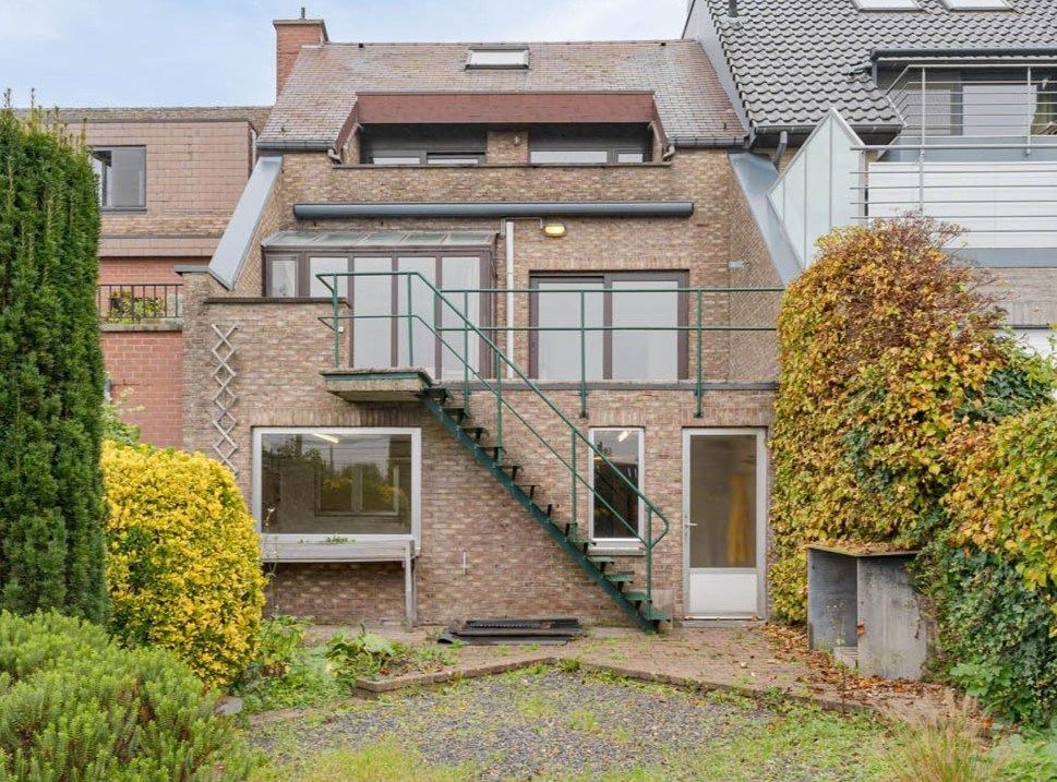 Op te frissen ruime energiezuinige bel-etagewoning met patio en terras op unieke locatie, massa's mogelijkheden. foto 5