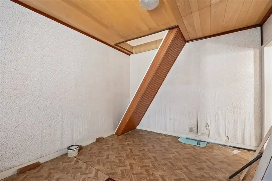 2 TE RENOVEREN WONINGEN+ 16 GARAGES OP EEN PERCEEL VAN 9A87 foto 26