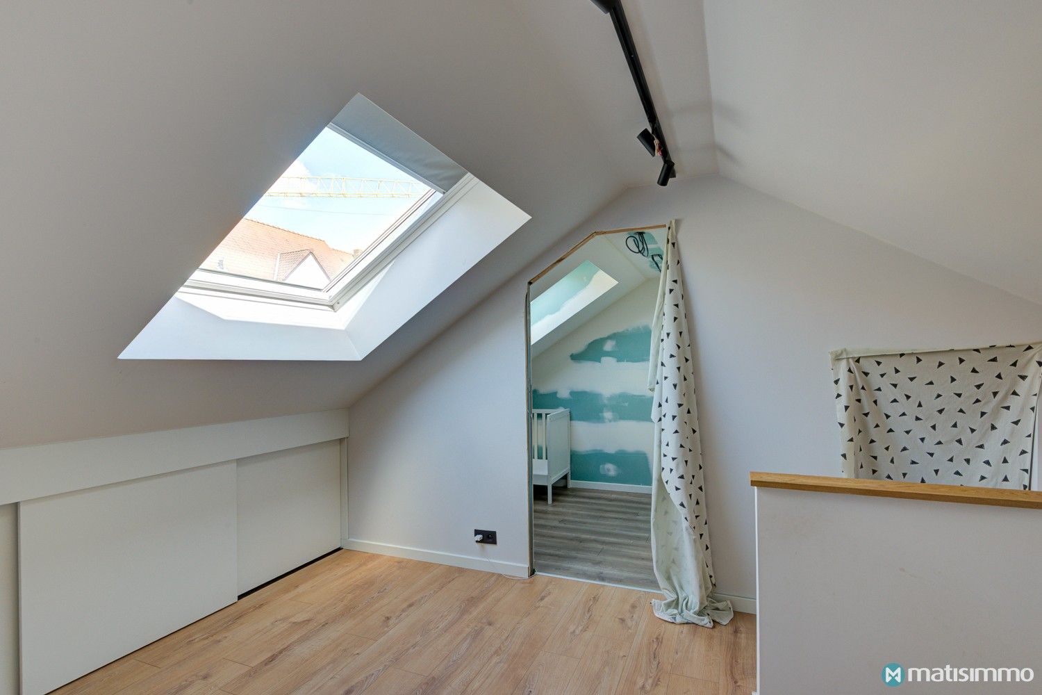 RUIME INSTAPKLARE GEZINSWONING MET 4 SLAAPKAMERS, TUIN EN ZONNEPANELEN foto 26