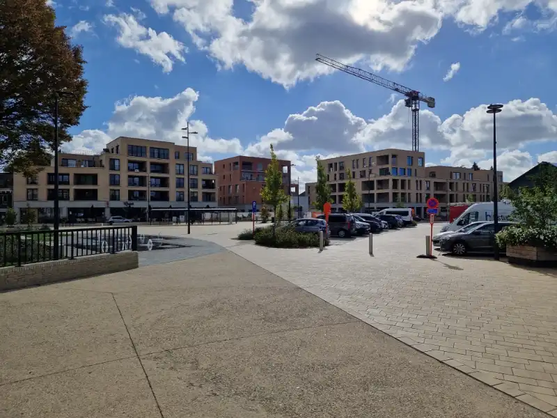 Centraal gelegen nieuwbouw handelsgelijkvloers (160m²) met gezellig terras (130m²) op een TOPlocatie! foto 24