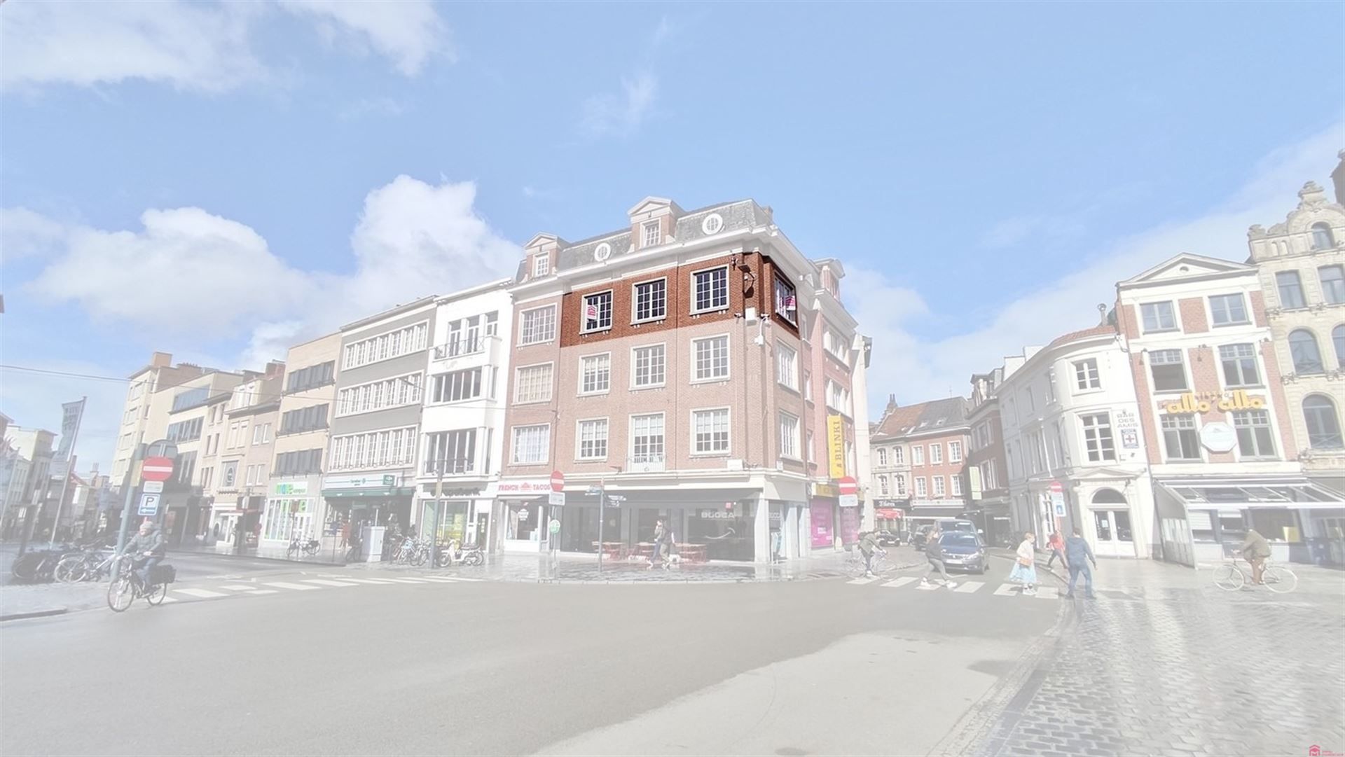 Hoekappartement met prachtig zicht op de Grote Markt foto 2
