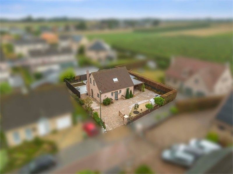 CHARMANTE OPEN BEBOUWING MET ZONNEPANELEN IN LINTER foto {{pictureIndex}}
