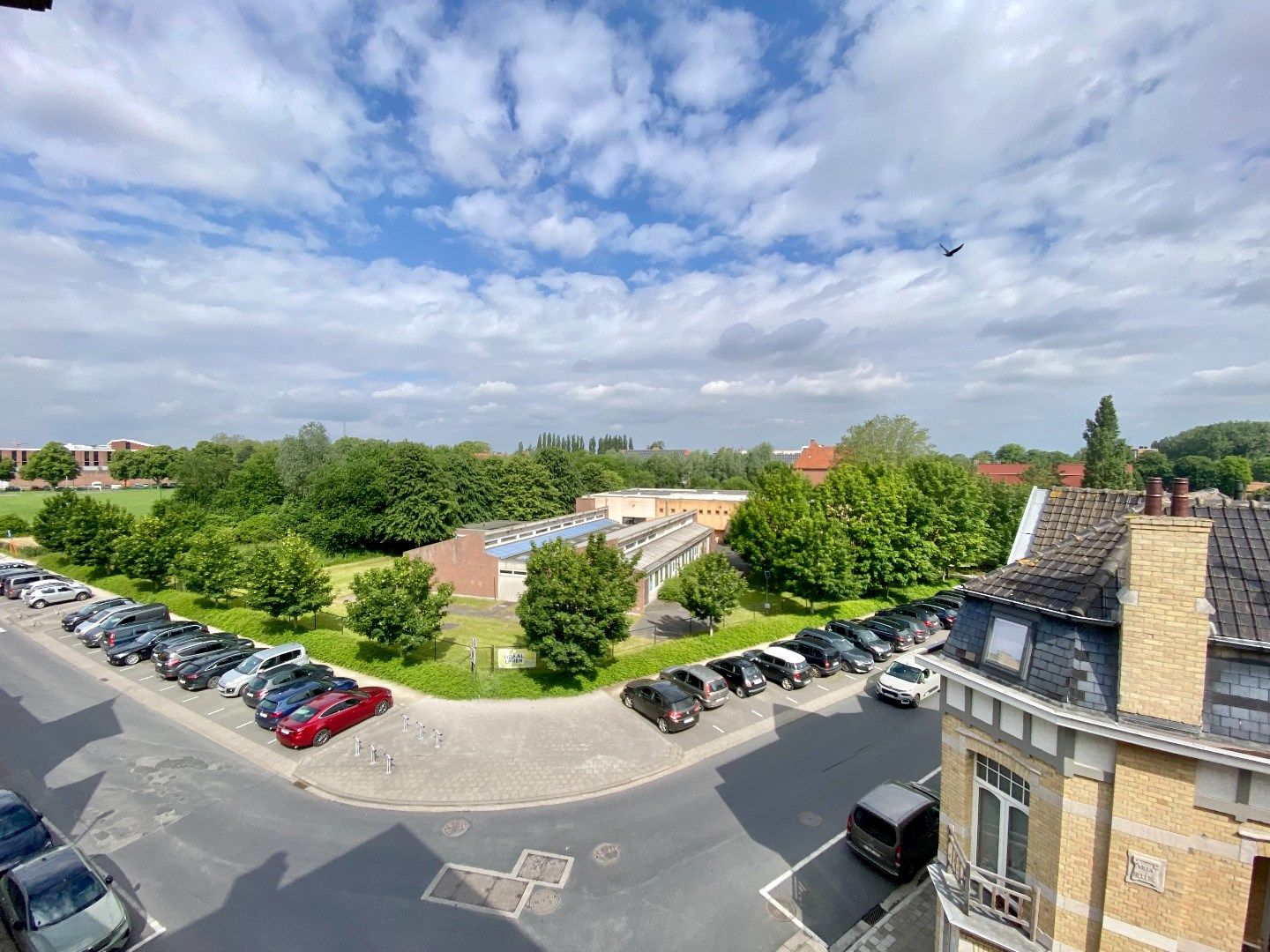 Lichtrijk appartement te centrum Ieper. foto 4