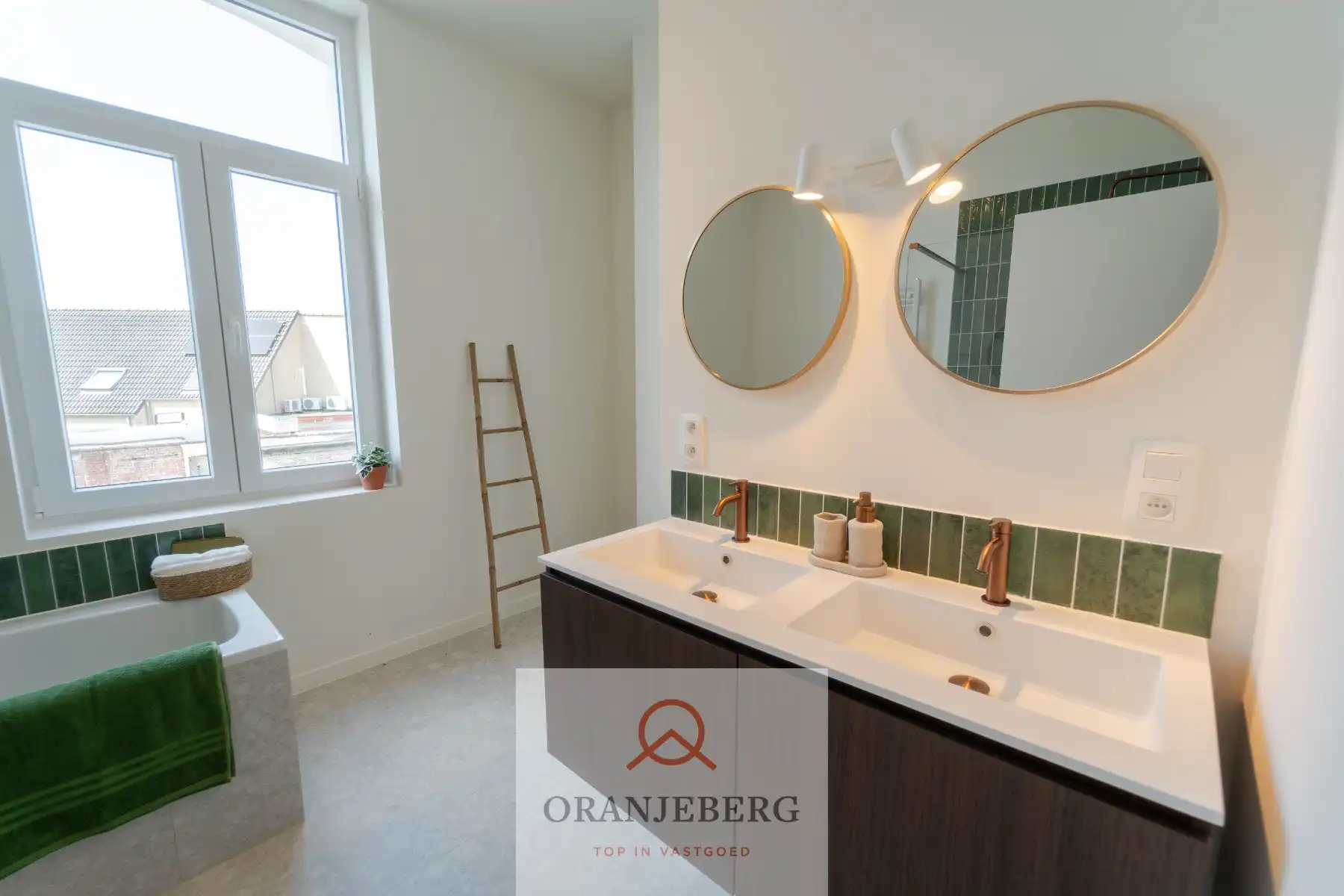 Lichtrijke gerenoveerde woning foto 20
