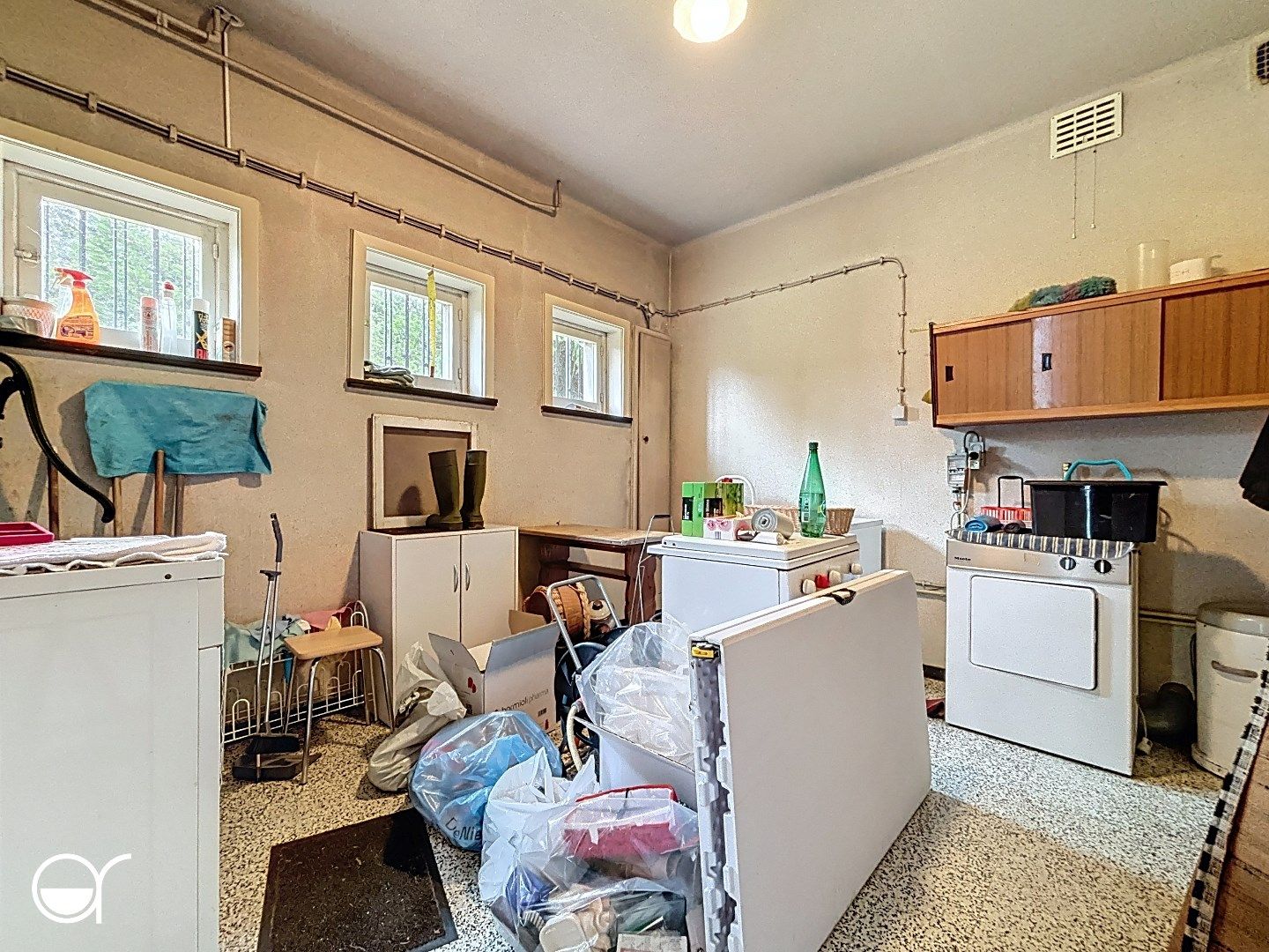 Te renoveren woning met magazijn, tuinhuis en dubbele garage foto 20