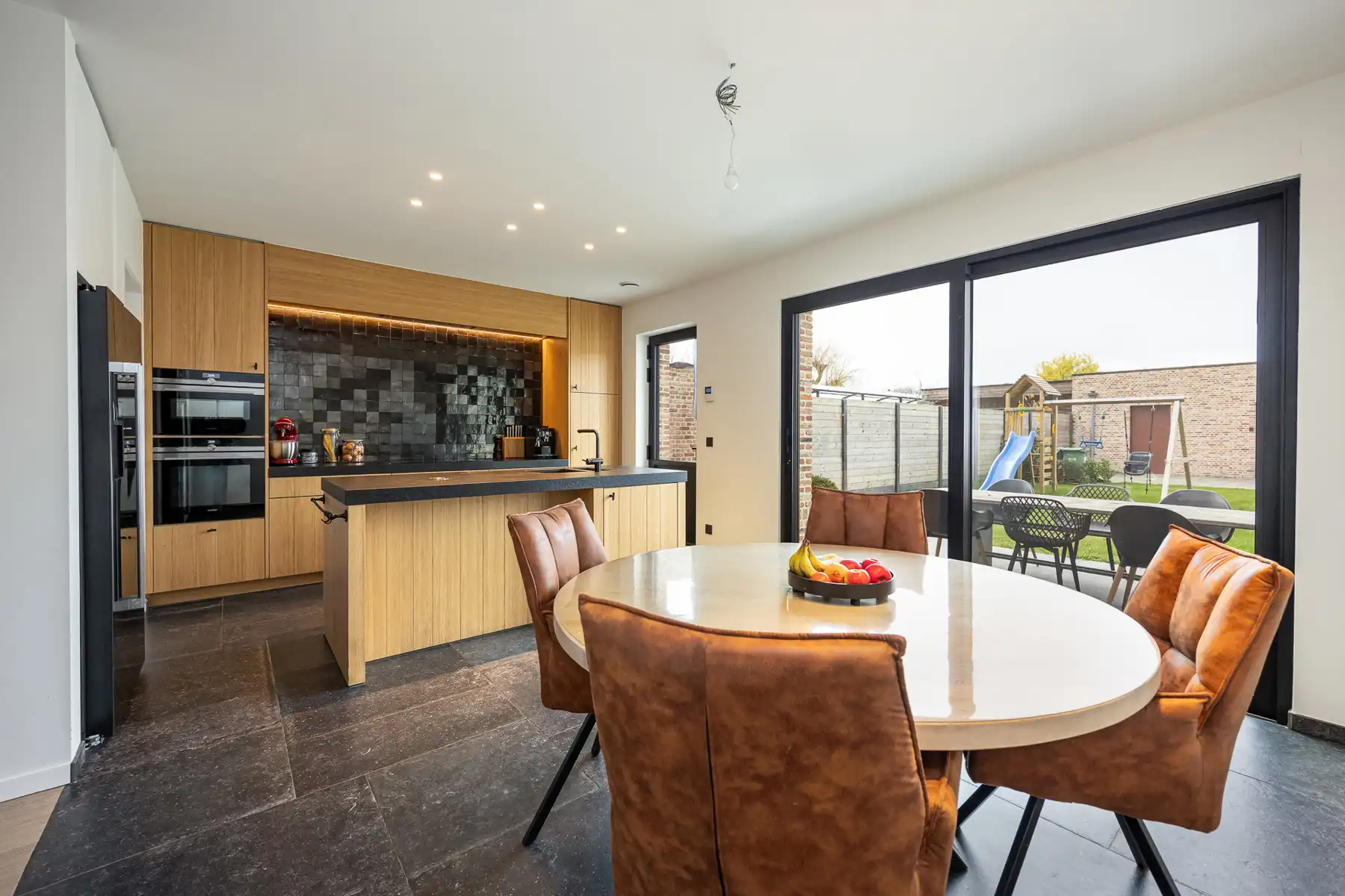 Kwaliteitsvolle energiezuinige woning met 5 slaapkamers in Merksplas. foto 9