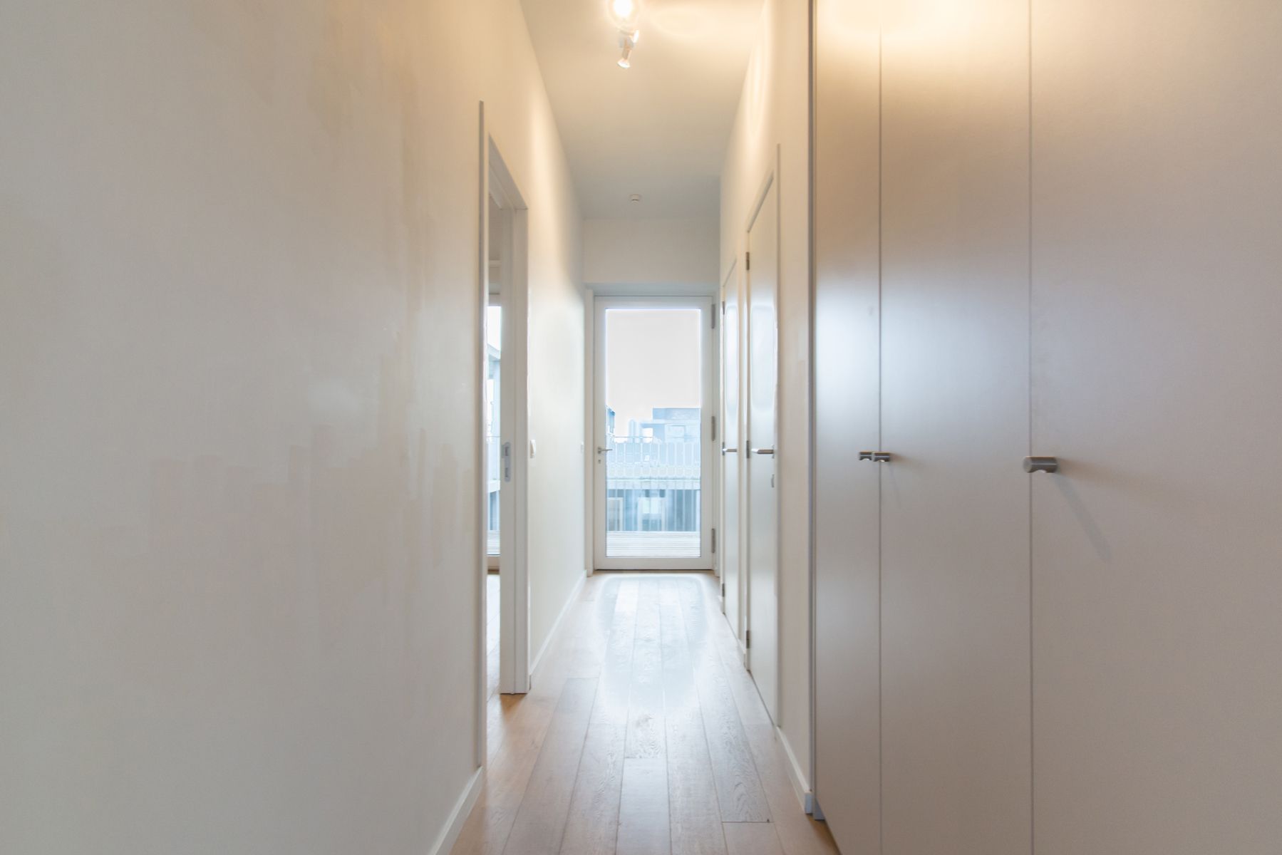 Ongemeubeld 1 slaapkamer app. met mooi terrras foto 12