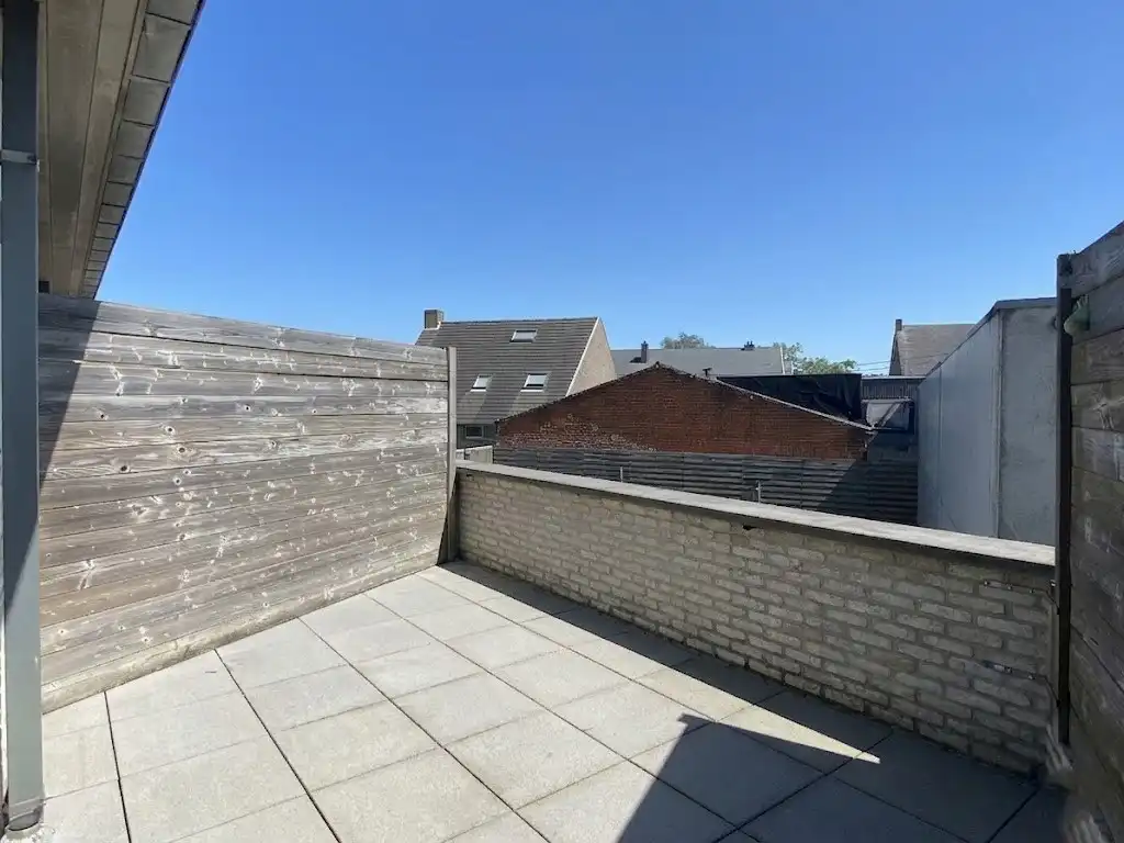 INSTAPKLARE BEL-ETAGE WONING IN HARTJE ZWEVEZELE foto 6