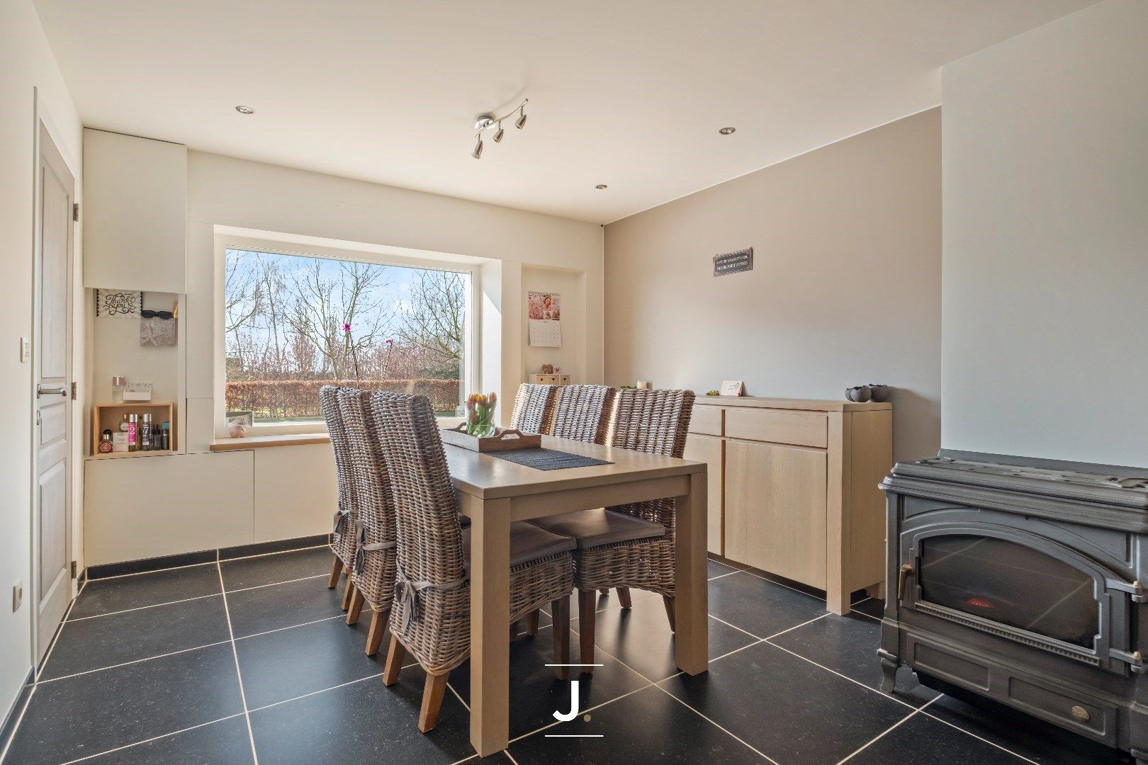 Instapklare en totaal gerenoveerde woning in Sint-Denijs foto 4