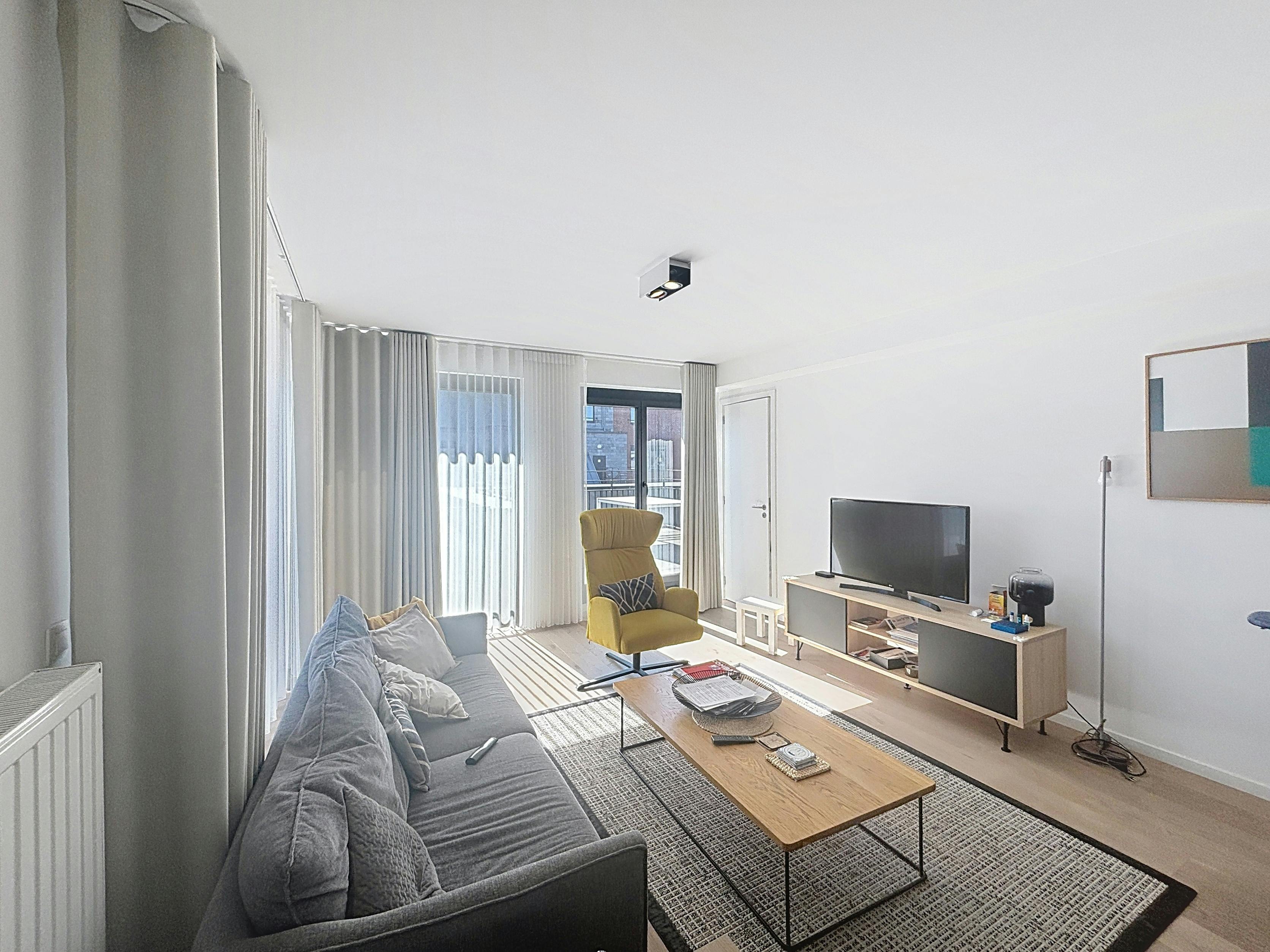 Brussel, Gemeubeld appartement -terras 30m²- pkg foto 3