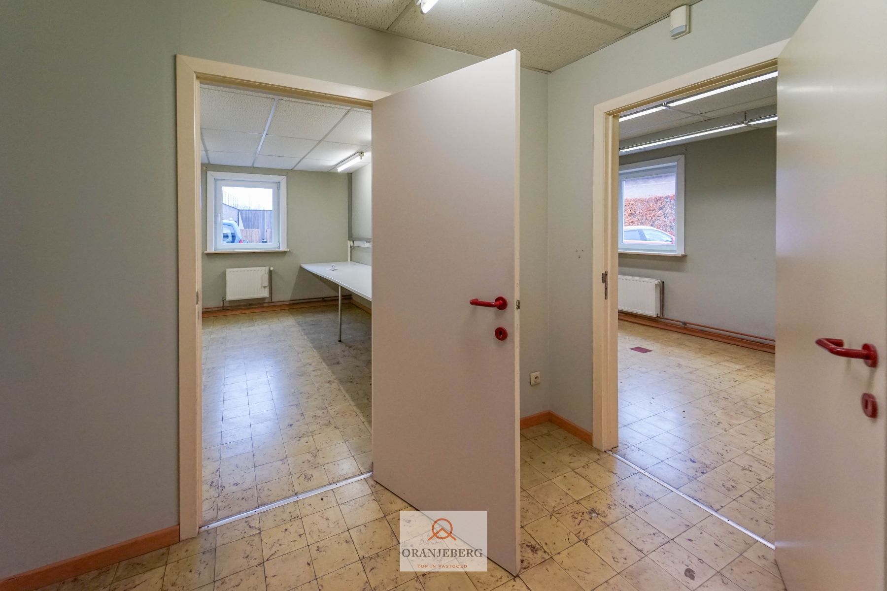 Ruim handelspand met meerdere ruimtes en parking te huur in centrum Drongen foto 19