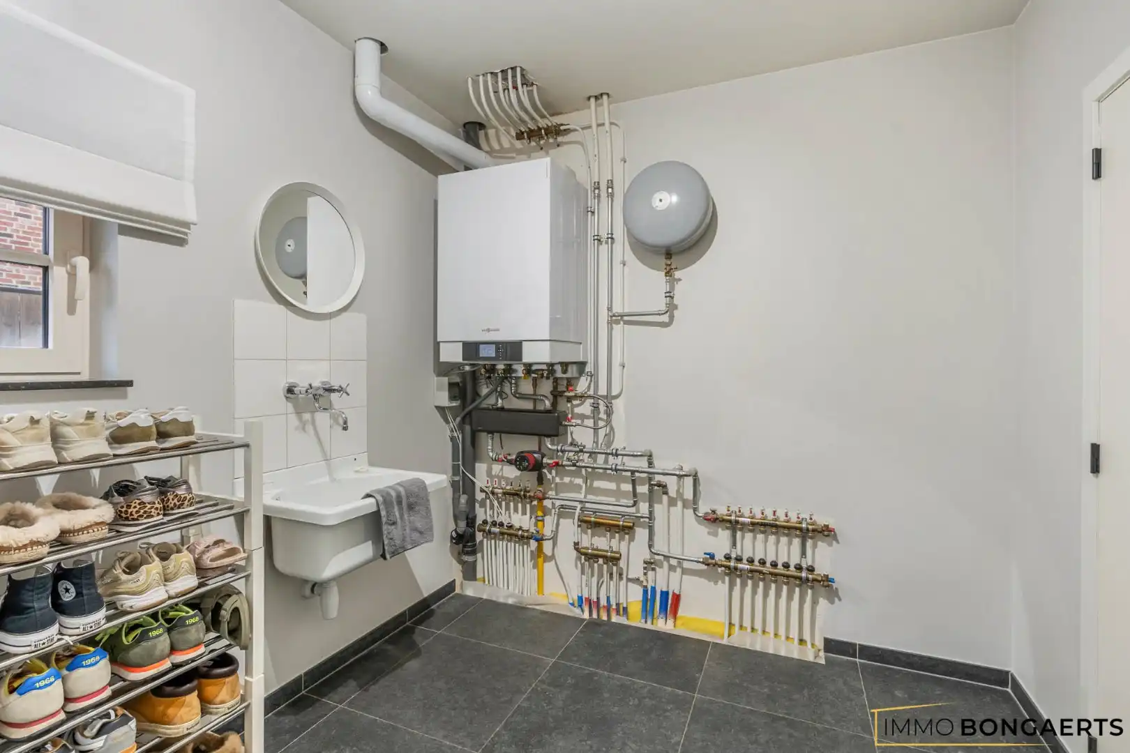 Prachtig afgewerkte woning met praktijkruimte foto 13