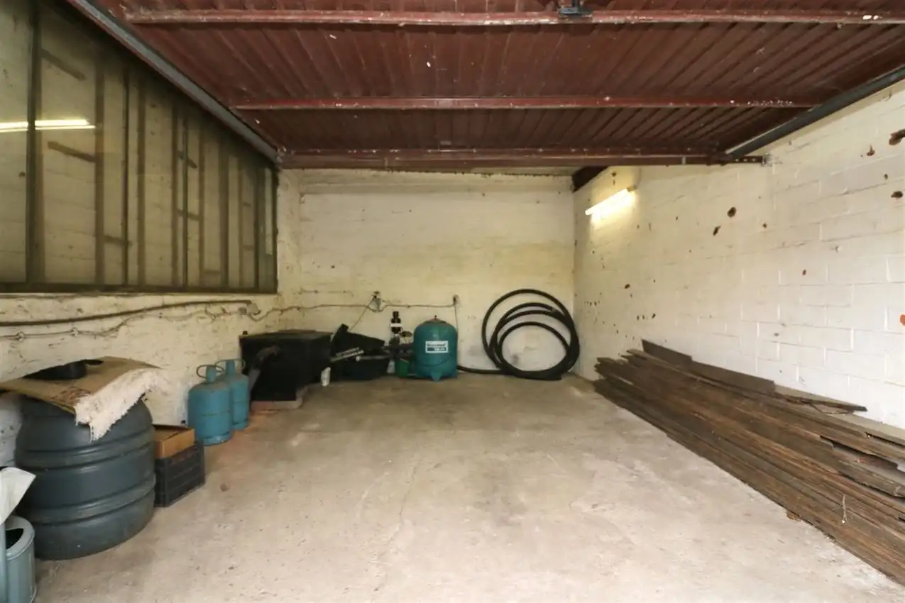 label c, nabij station, garage voor vijf wagens foto 31