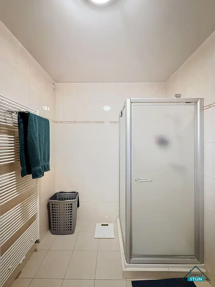Ruim en lichtrijk appartement met twee slaapkamers foto 12