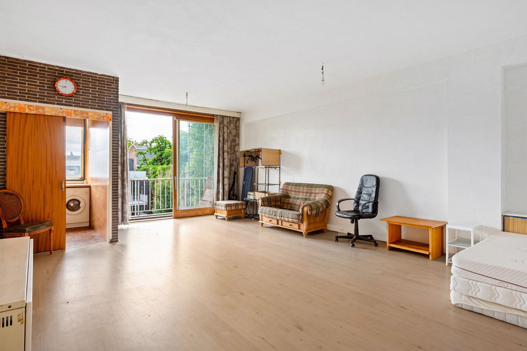 Studio met terras, veel licht en veel potentieel foto {{pictureIndex}}