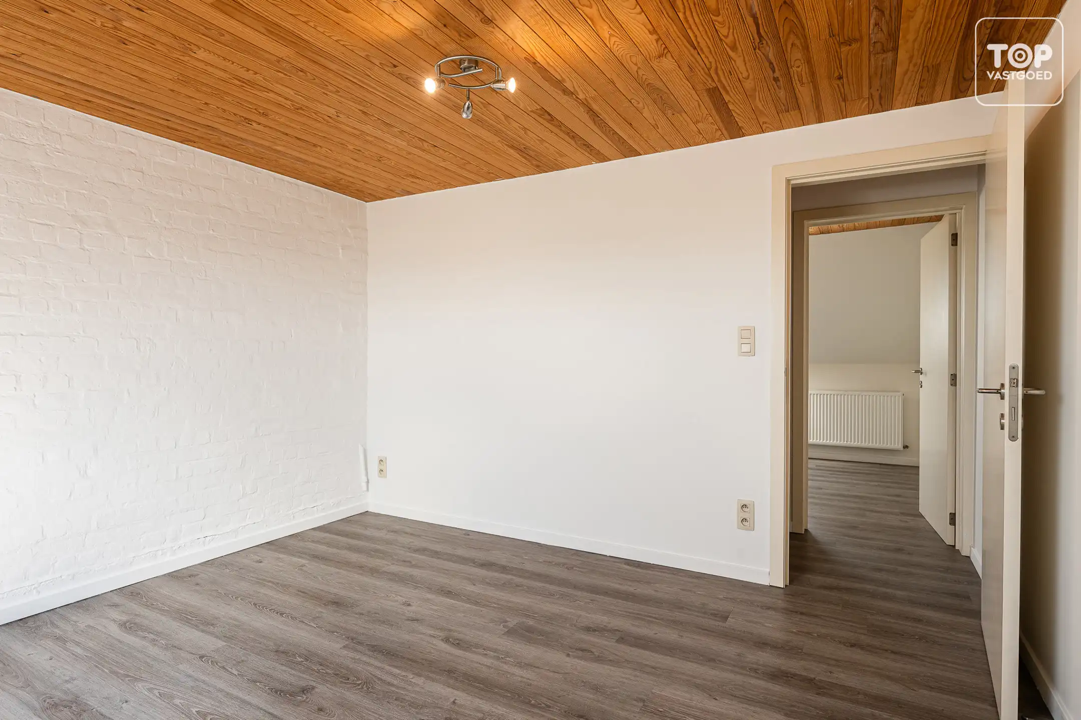 Instapklare woning met 3 slaapkamers en open zicht op de velden foto 15