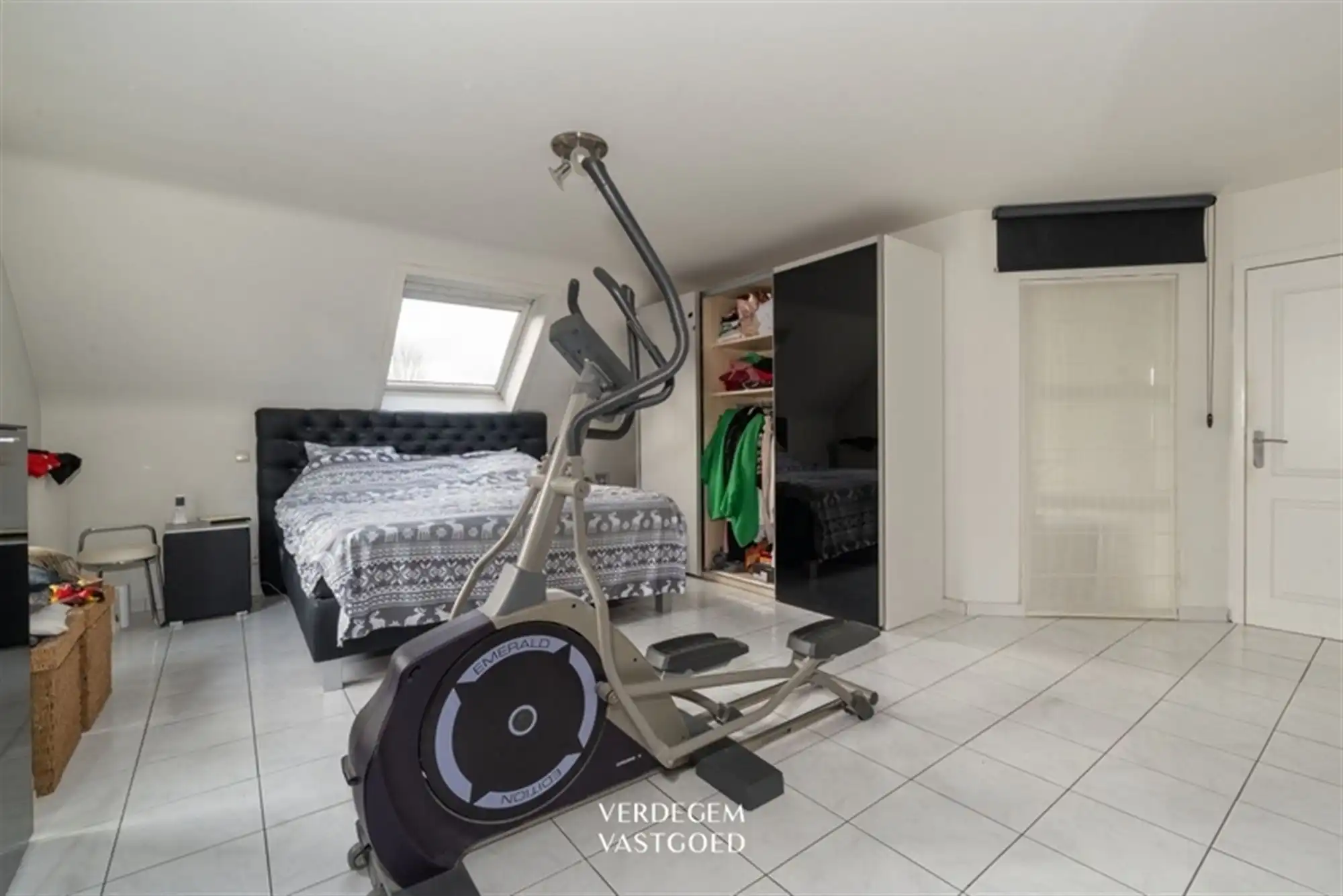 Ruime gezinswoning met 4 slaapkamers, garage en tuin in rustig straatje foto 14