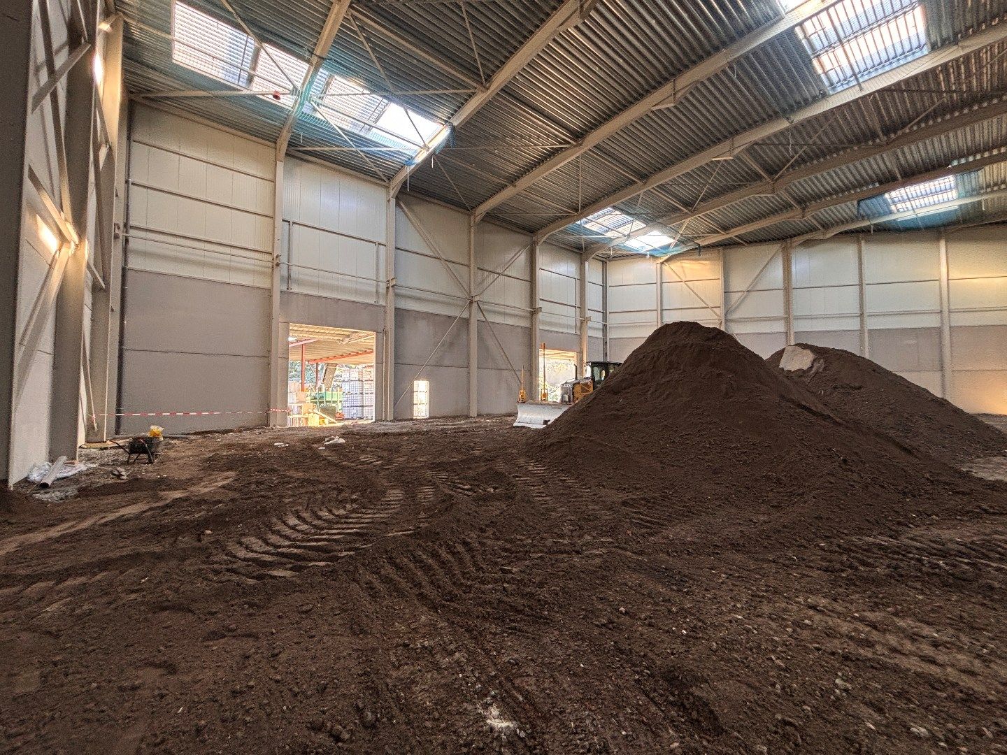 Logistieke bedrijfshal - 6834 m² & 350m² kantoren - met mogelijkheid tot 1200 m² extra kantoren. Superligging! foto 12