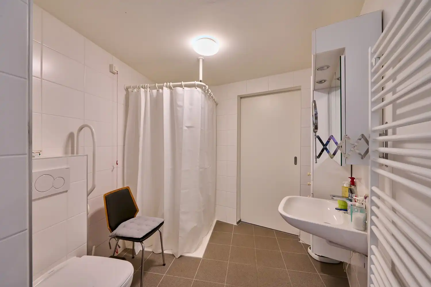 Ideaal gelegen serviceflat (tweede verdieping) met zongericht terras foto 5