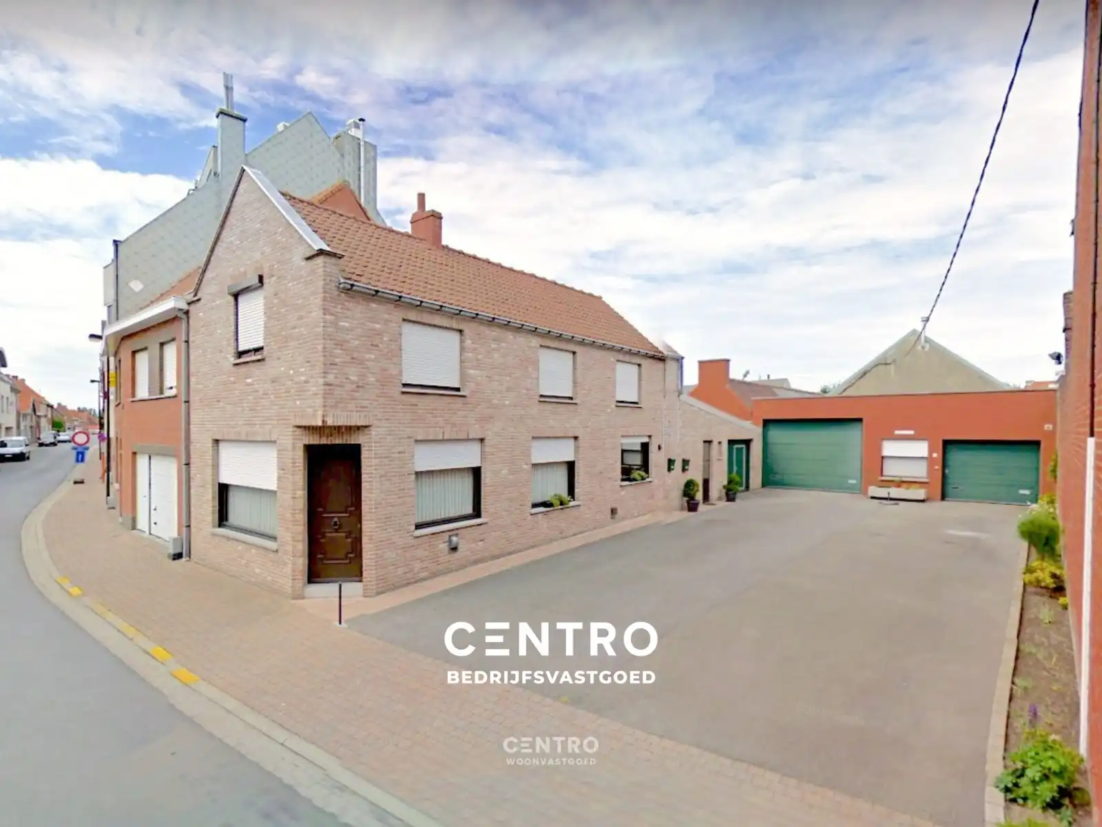 Instapklare HOB (3 slpkms) met garagebox en verharde KOER. Vlakbij het centrum van Torhout! foto {{pictureIndex}}